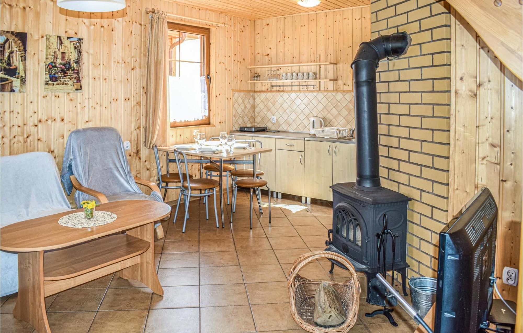 Awesome Home In Bobolin With Kitchen Exterior photo